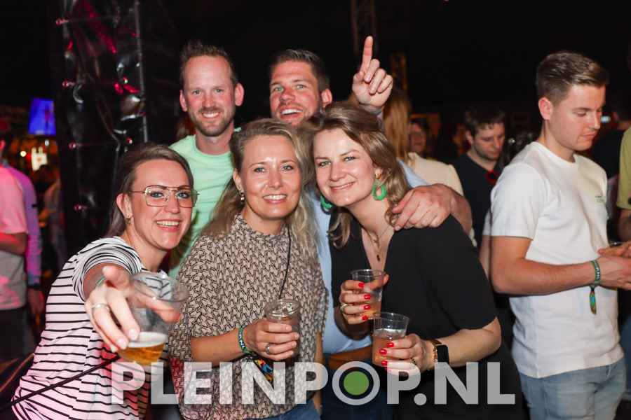 Publiek    Bezoekers (144)